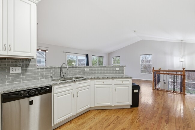 Photo - 3031 Saganashkee Ln