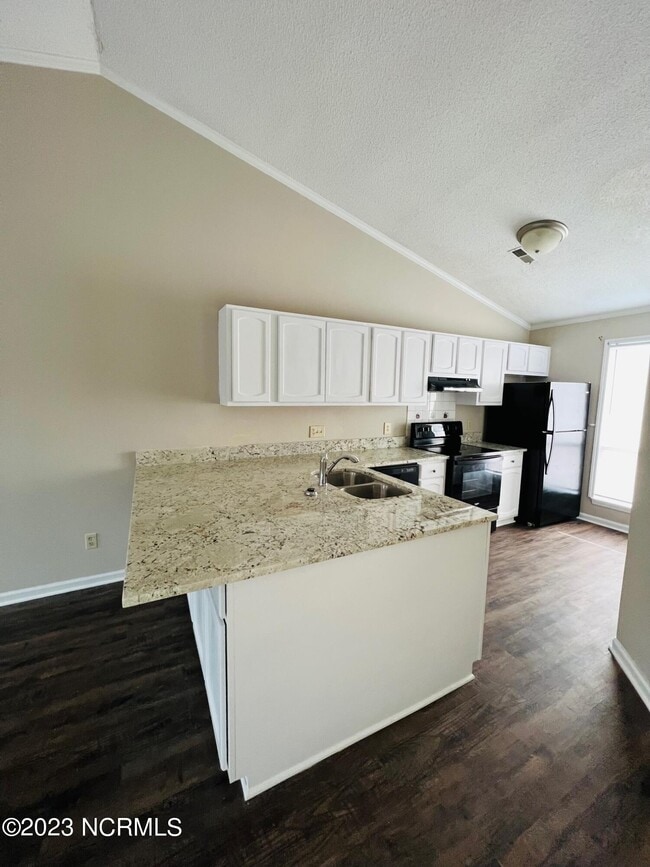 Photo - 16 Upton Ct Dr