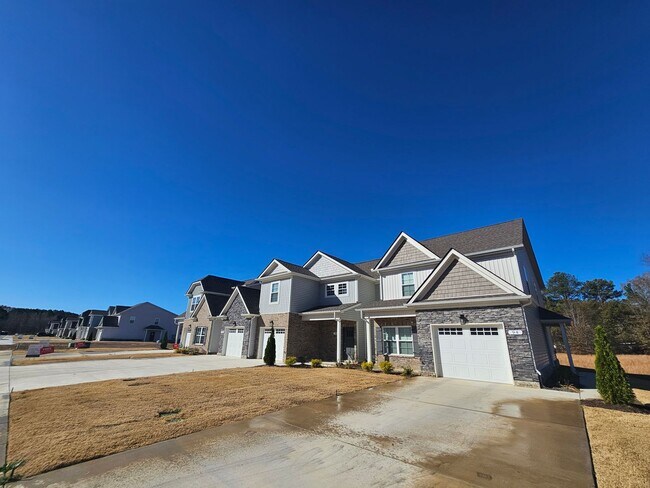 RECENT BUILD TOWNHOME - LUXURY IN THE CENT... - RECENT BUILD TOWNHOME - LUXURY IN THE CENT...