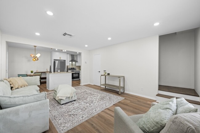 Photo - 2012 Brun St Unit A