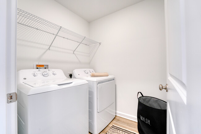 Cuarto de lavado - Windward Grove - Townhome Rentals