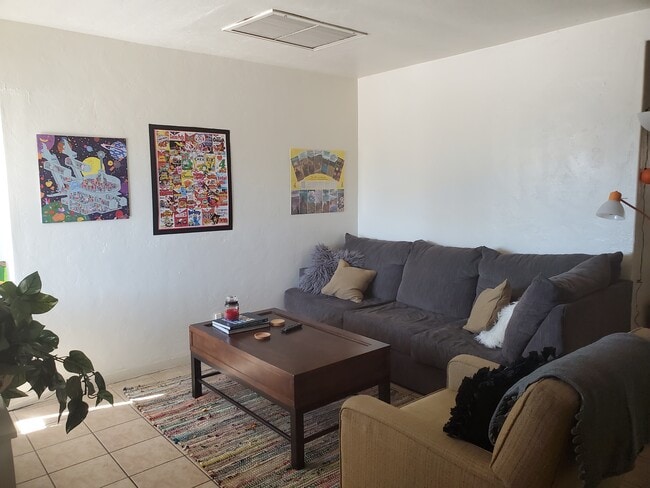 Photo - 1727 E 9th St Unit #1 - 3 bedroom