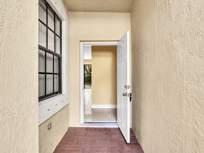 Photo - 3878 Tree Top Dr