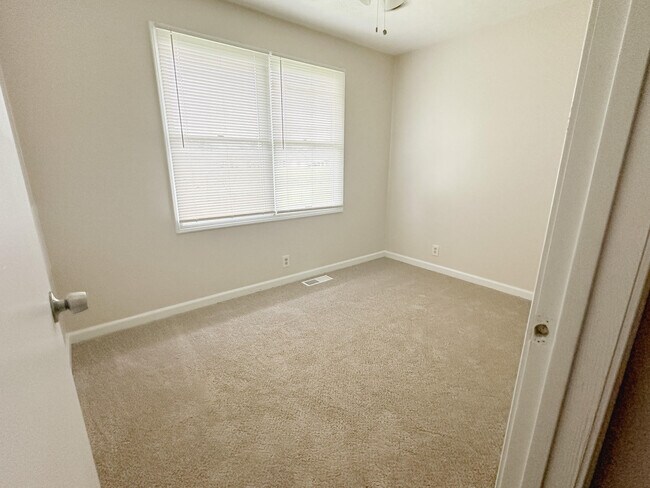 Photo - 706 E 15th St