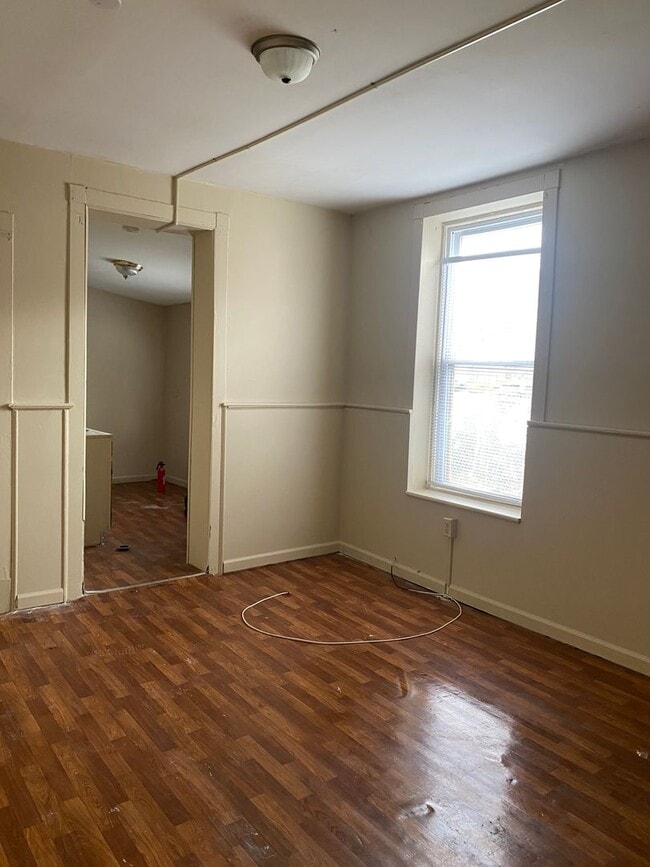 Building Photo - 26 S 11th St Unit 1st Floor