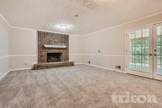 Photo - 305 Woodsong Dr