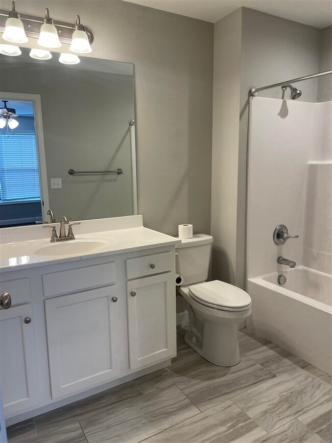 Photo - 515 Hilton Way