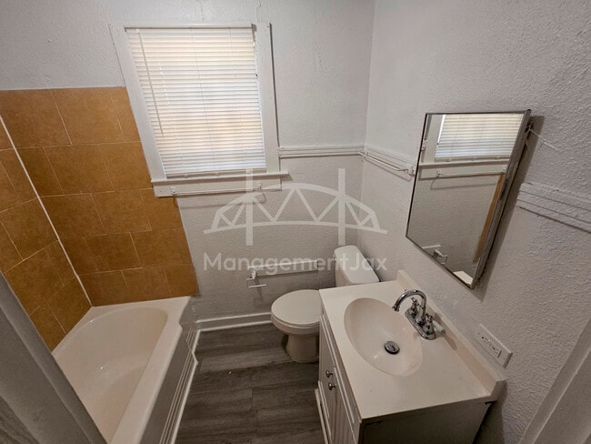 Photo - 2040 W 15th St