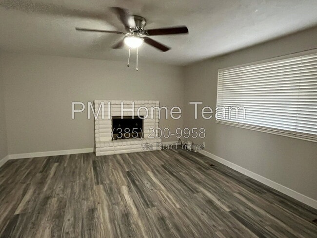 Photo - 215 Cobblecreek Rd