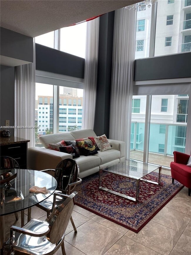 Photo - 41 SE 5th St Unidad 717