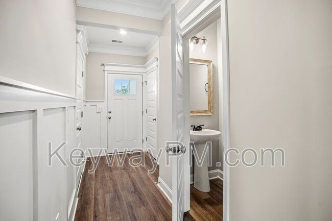 Photo - 2099 Denmark Ave SE