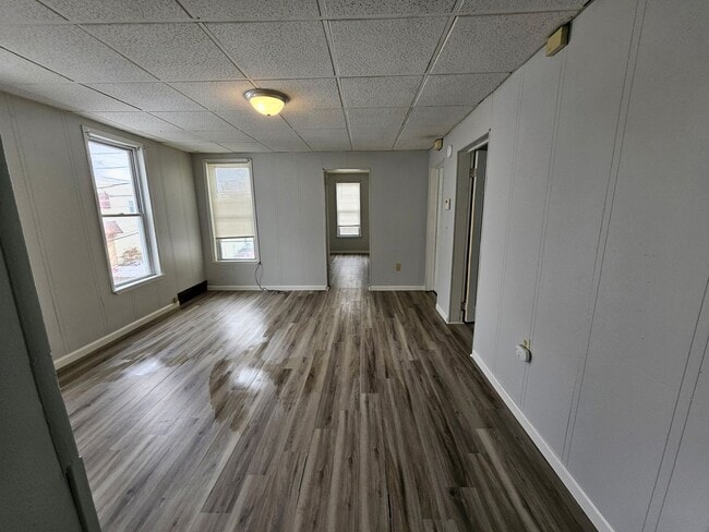 Building Photo - 310 W 18th St Unit 310 W 18th St 2Fl Front