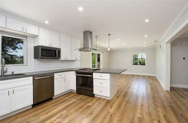 Photo - 835 Magarian Rd