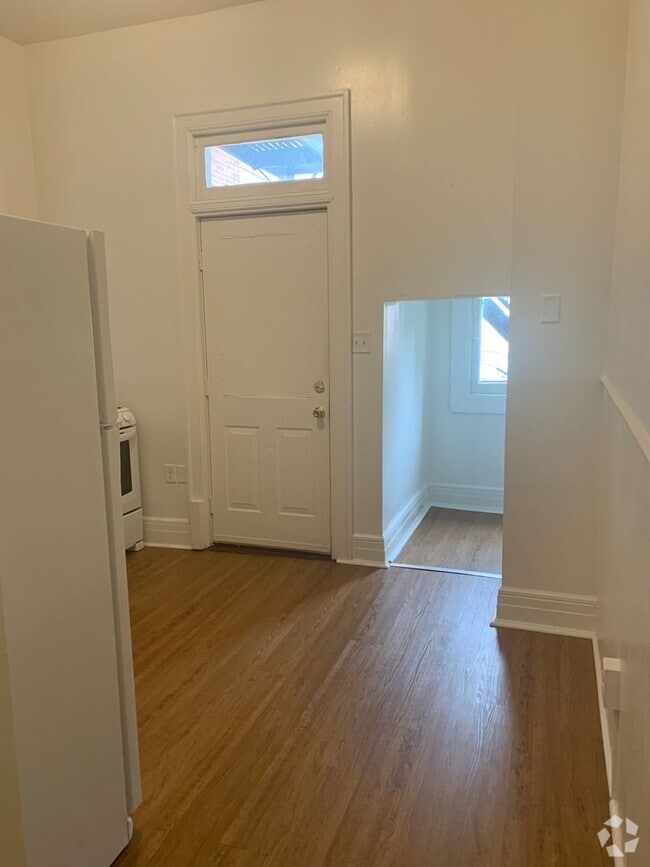 Building Photo - Studio/Efficiency in Downtown York - Video... Rental