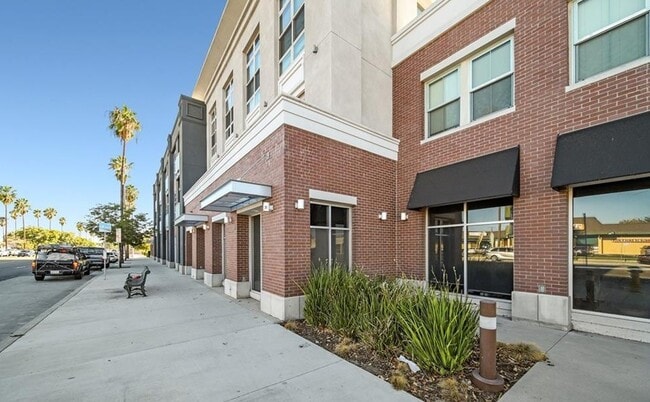 Building Photo - 801 S Anaheim Blvd