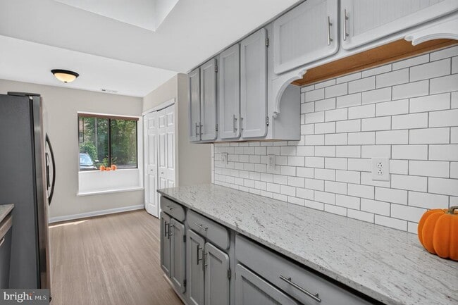 93 Dorset Dr