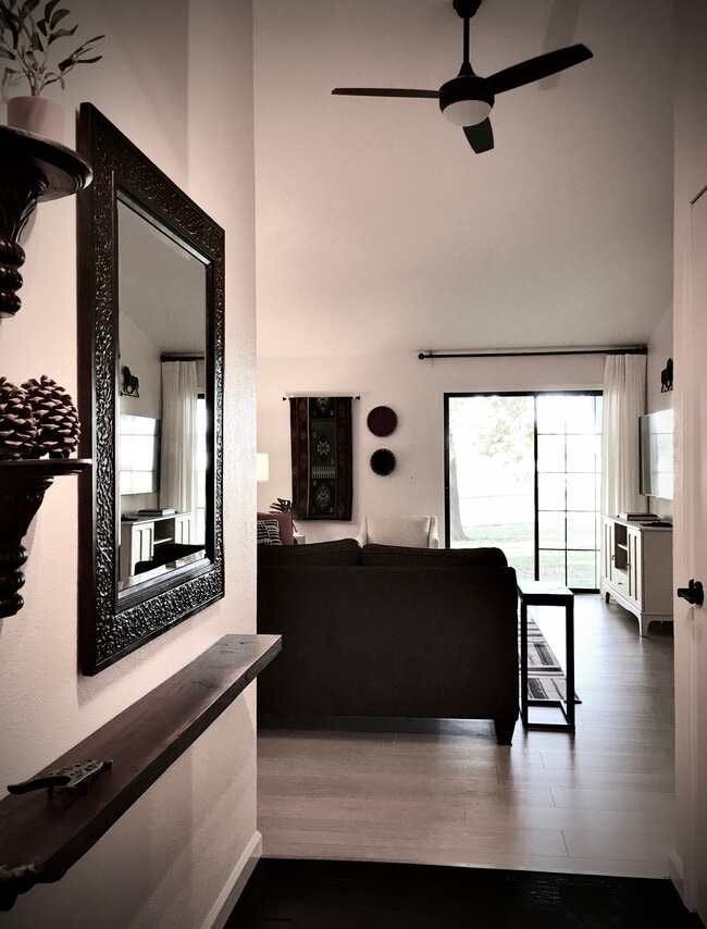 Photo - 1521 W 17th St