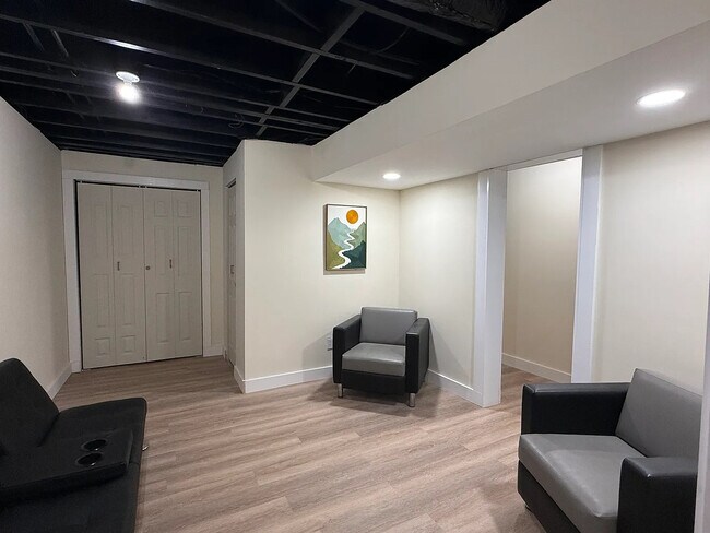 Photo - Room in House on Winthrop Rd