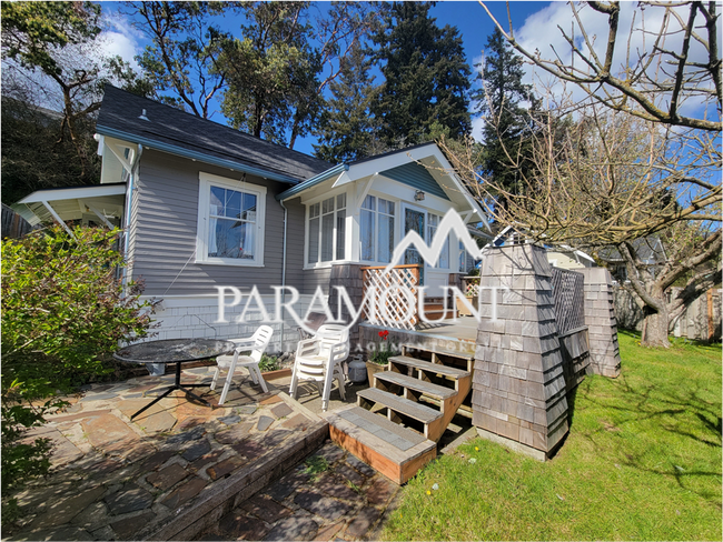 Building Photo - 2 Bedroom with a Water View! Rental