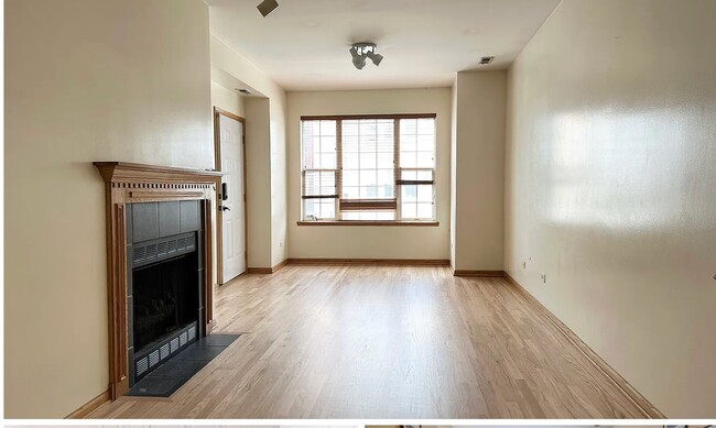 Photo - 2029 W Superior St Unit 1F