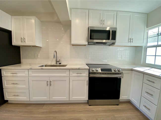 Photo - 687 Jonquil St