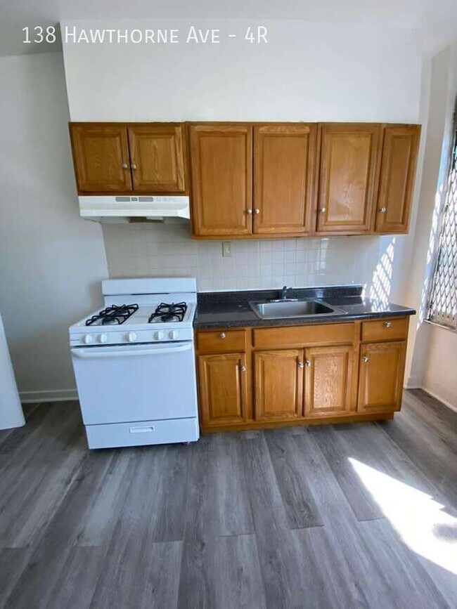 138 Hawthorne Ave Unit 4R