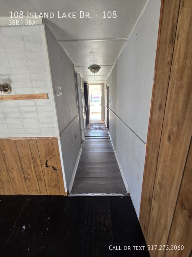 Photo - 108 Island Lake Dr