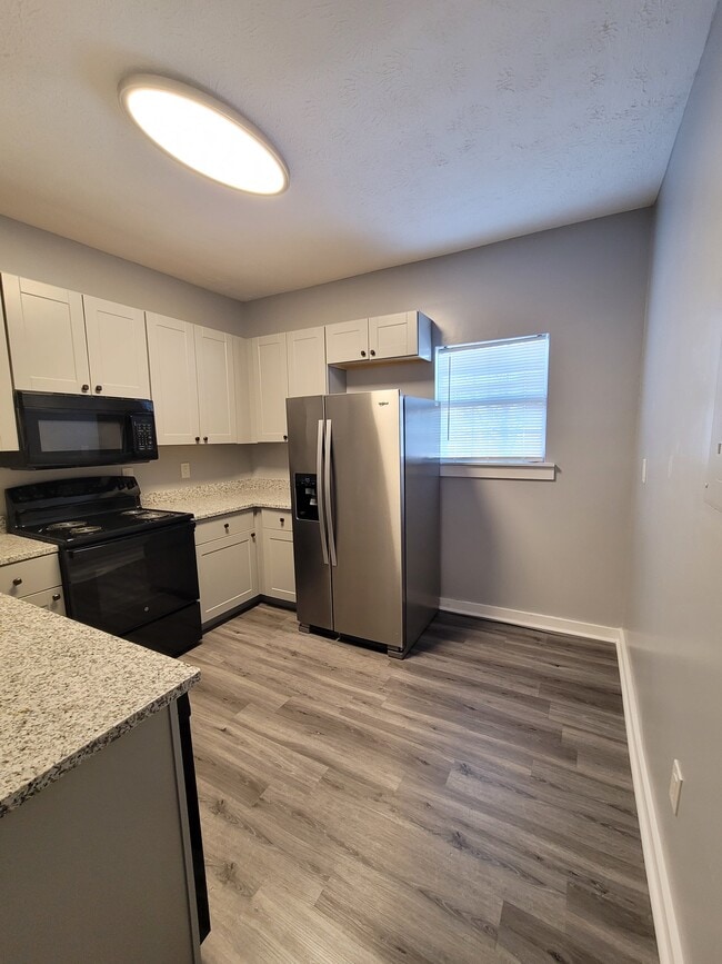 Photo - 423 Boulevard NE