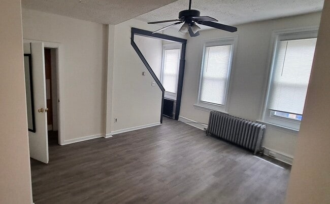 Building Photo - 4536 Mitchell St Unit 2