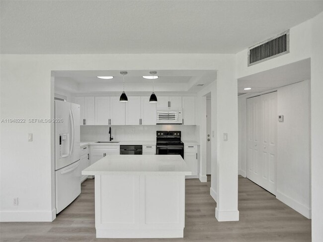 Photo - 2771 Taft St Unit 409