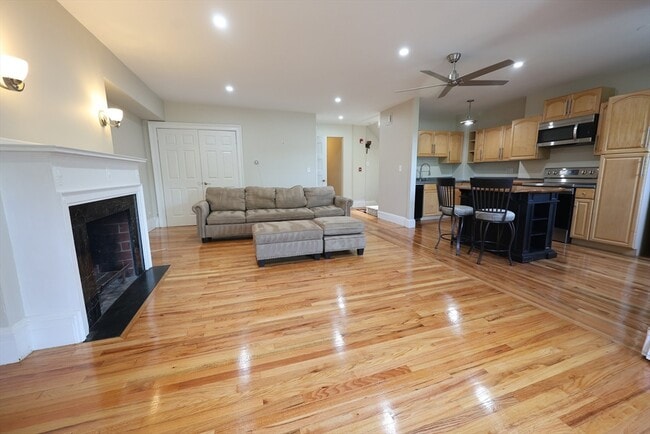 318 Tappan St Unit 3