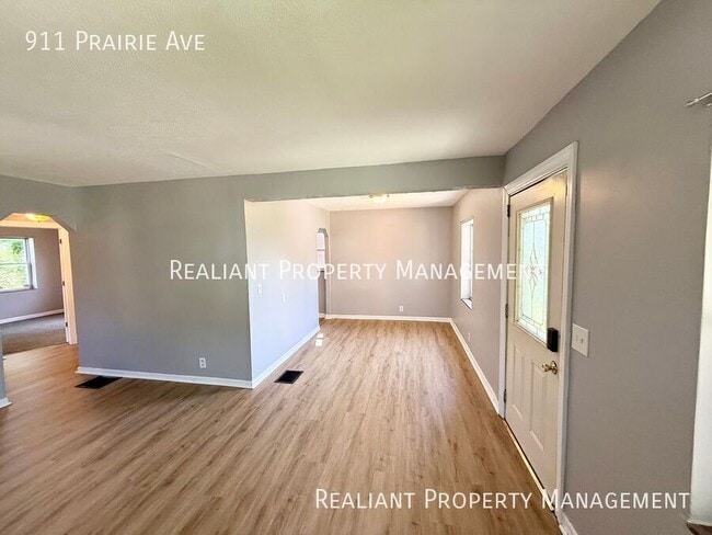 Photo - 911 Prairie Ave
