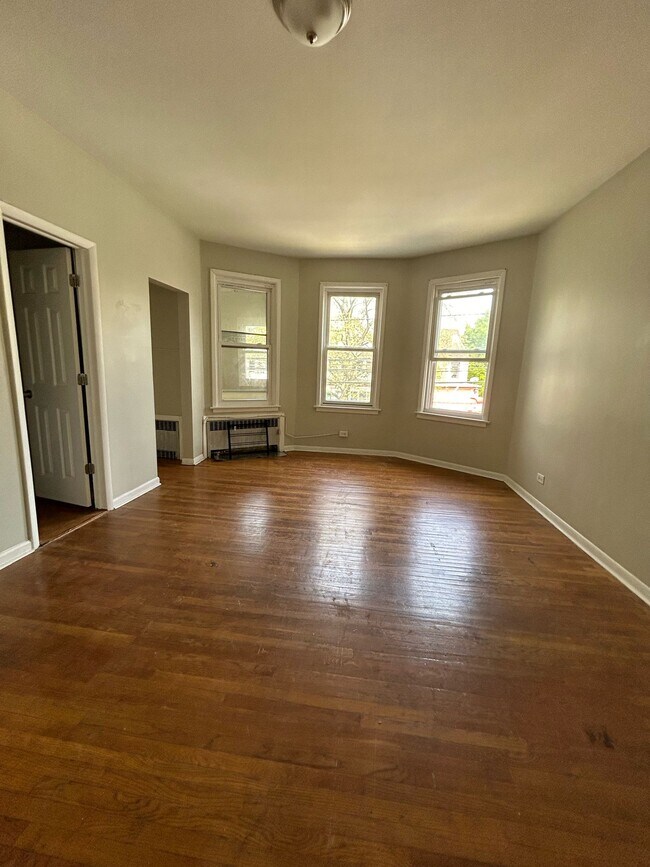 Photo - 454 4th Ave W