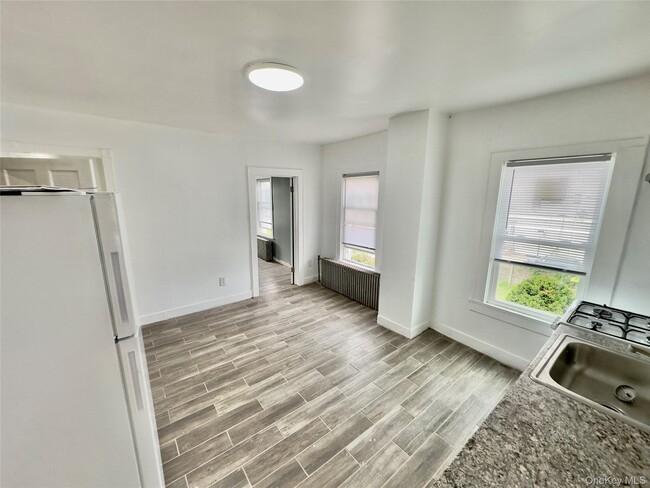 Photo - 104 Henry St