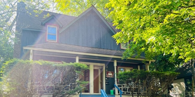 Building Photo - 536 Detroit St