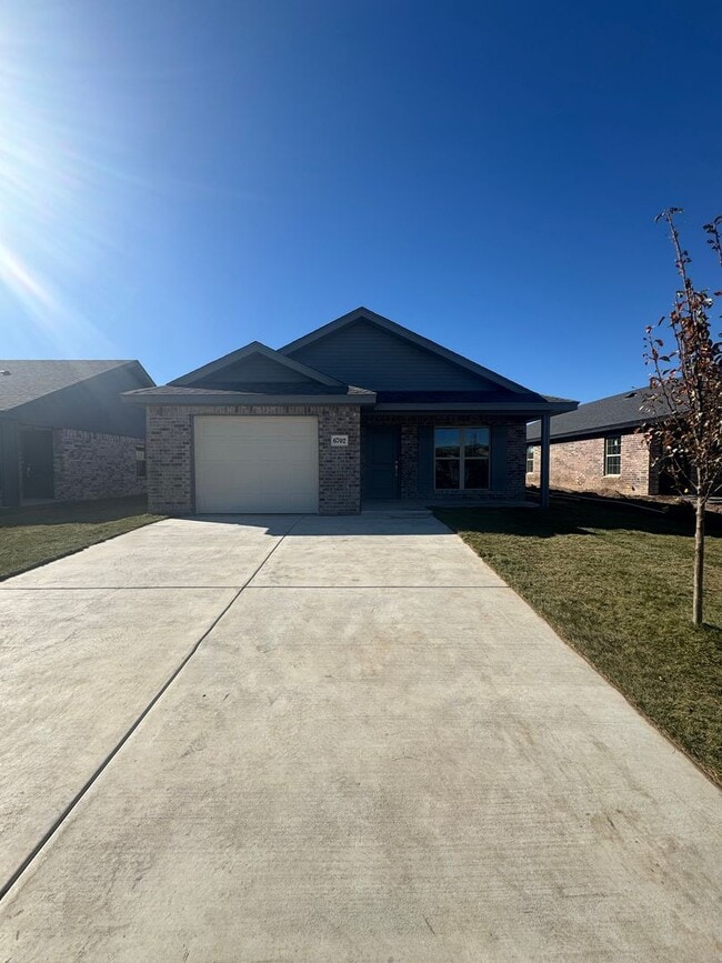 Building Photo - 3/2/1 Fabulous new build 2025