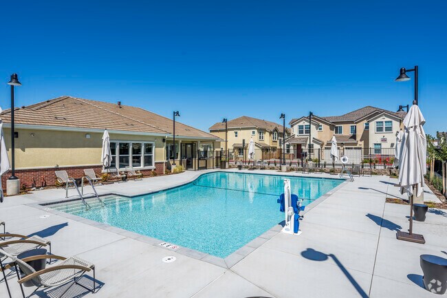 Piscina - TERRACES AT STANFORD RANCH II