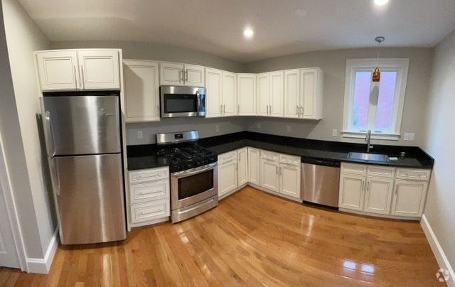 Building Photo - 15 Dix St Unit #2 Rental