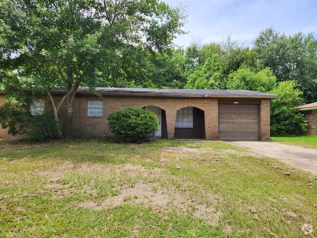Building Photo - 2131 Woodside Dr Rental