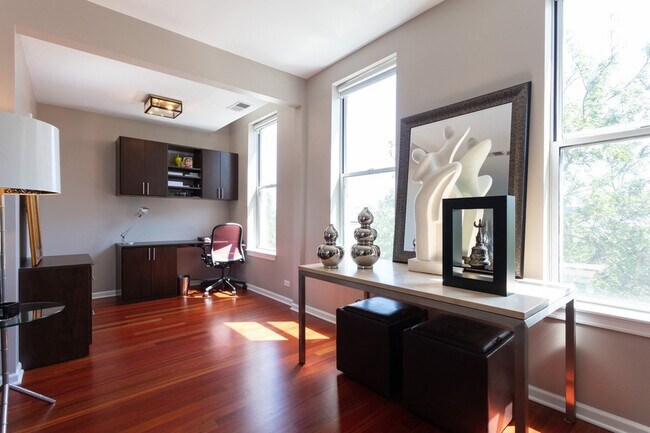 Photo - 1530 N Throop St Unit 3