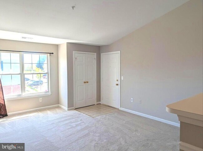 Photo - 673 Constellation Square SE Unidad J