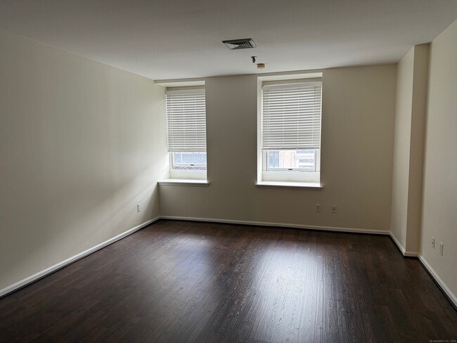 Building Photo - 84 Wall Street Rental