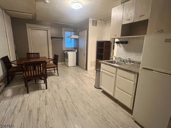 Photo - 416-418 E Main St Unit 3W