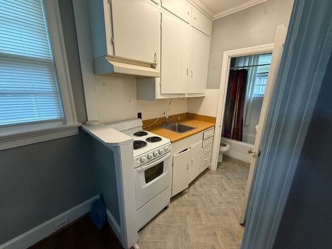 Photo - 202 E 11th St SE Unit Apt