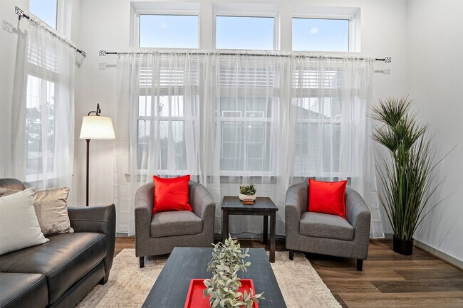 Photo - 829 Emile St