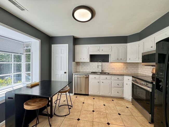 Photo - Fully Furnished 2 BR Townhouse in Chapel Hill – Utilities Included!