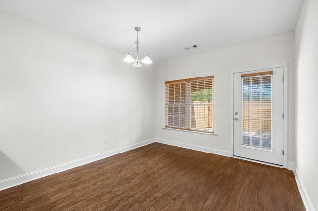 Photo - 108 Ledbury Cove