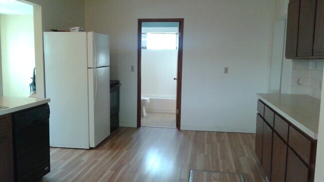 Kitchen - 3217 N Smith