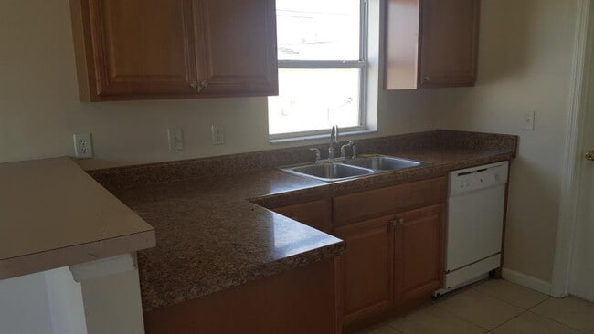 Photo - 529 SW Baoy Ave