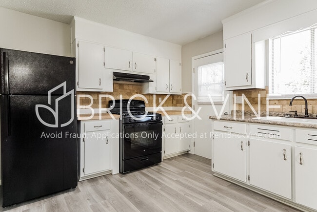 Photo - 624 Old Pine Rd